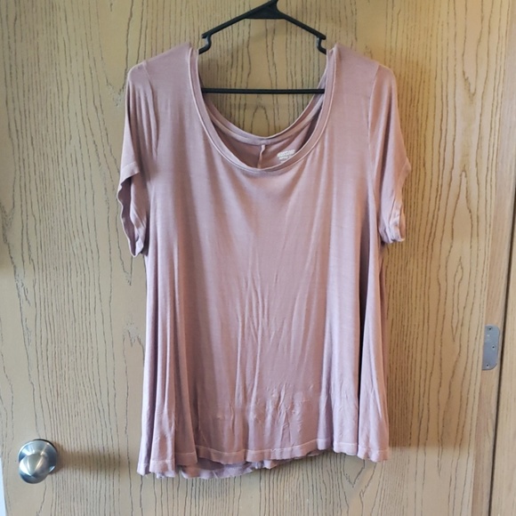 Mossimo Supply Co. Tops - Light Pink Flowy T-Shirt Mossimo Supply Co. Tops - Light Pink Flowy T-Shirt